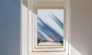 En venta: Villa moderna y grande en el campo de Golf en Nueva Andalucía - Marbella 19
