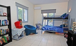Ganga !! Amplia villa familiar en venta en Benahavis - Marbella 11