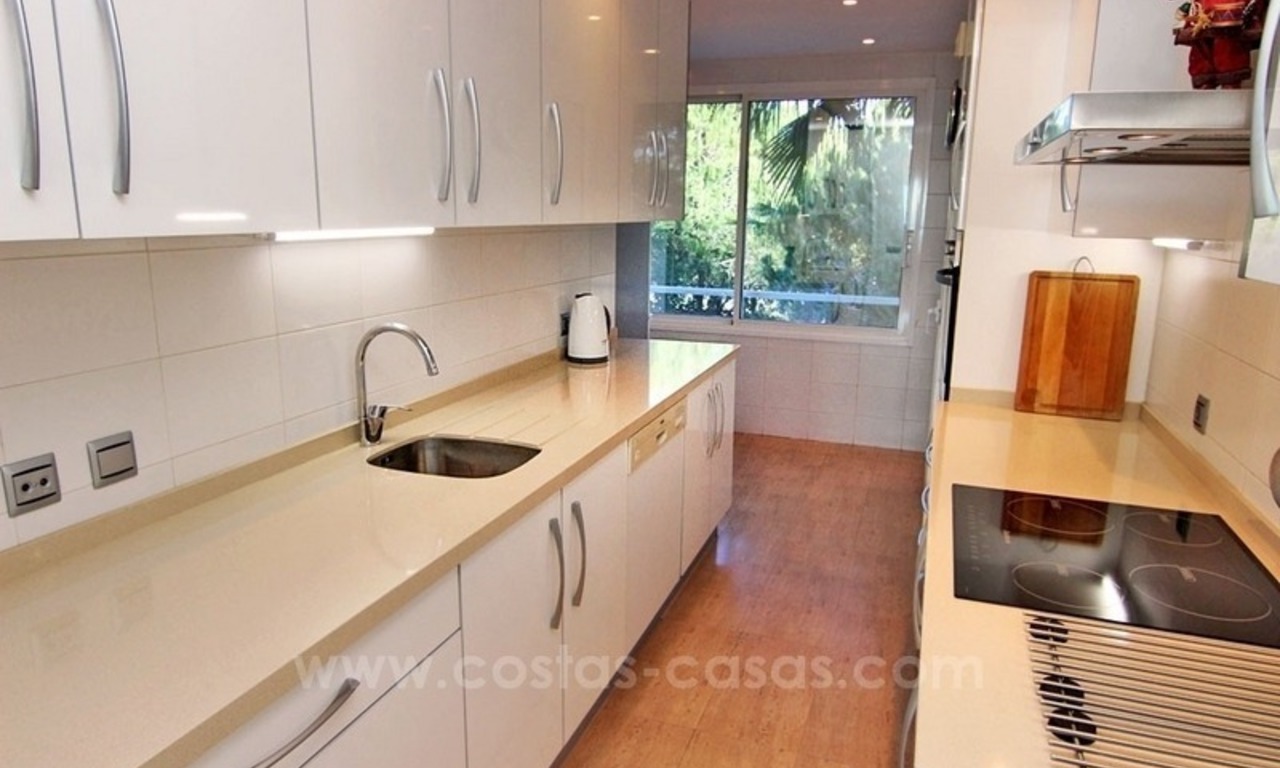Apartamento en venta frente al mar, complejo de apartamentos en primera línea de playa, Nueva Milla de Oro, Marbella - Estepona 5