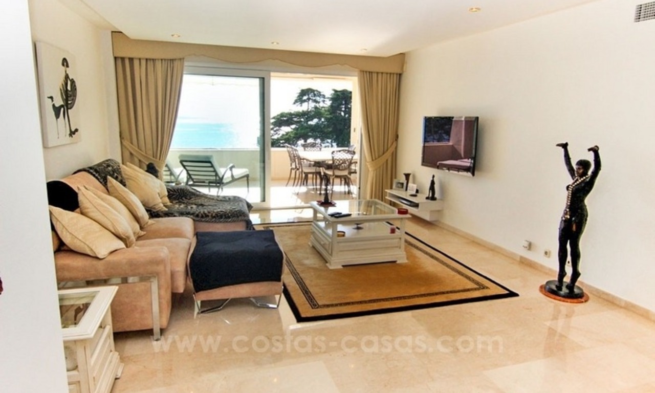 Apartamento en venta frente al mar, complejo de apartamentos en primera línea de playa, Nueva Milla de Oro, Marbella - Estepona 4