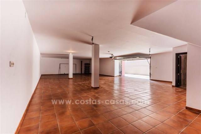 Ganga! Hermosa villa en primera línea de golf en venta en San Pedro, Marbella 10807 