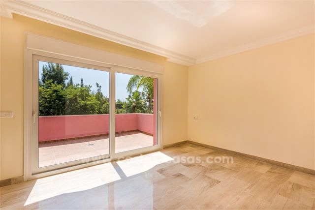 Ganga! Hermosa villa en primera línea de golf en venta en San Pedro, Marbella 10809 