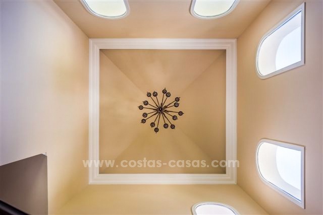 Ganga! Hermosa villa en primera línea de golf en venta en San Pedro, Marbella 10812 