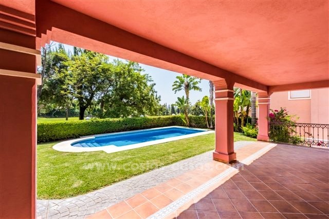 Ganga! Hermosa villa en primera línea de golf en venta en San Pedro, Marbella 10814
