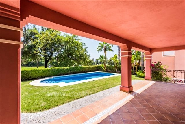 Ganga! Hermosa villa en primera línea de golf en venta en San Pedro, Marbella 10814 