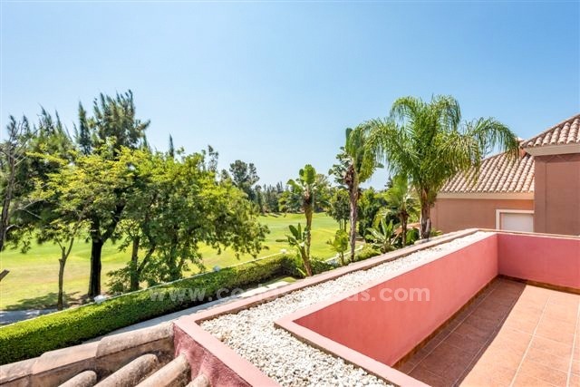 Ganga! Hermosa villa en primera línea de golf en venta en San Pedro, Marbella 10817 