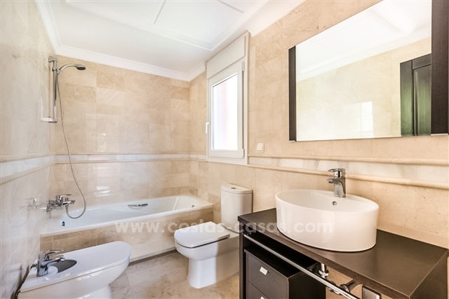 Ganga! Hermosa villa en primera línea de golf en venta en San Pedro, Marbella 10804 