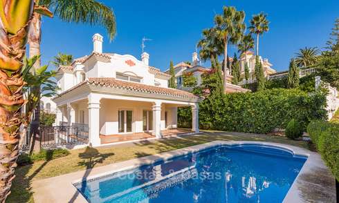 Ganga! Hermosa villa en primera línea de golf en venta en San Pedro, Marbella 18085