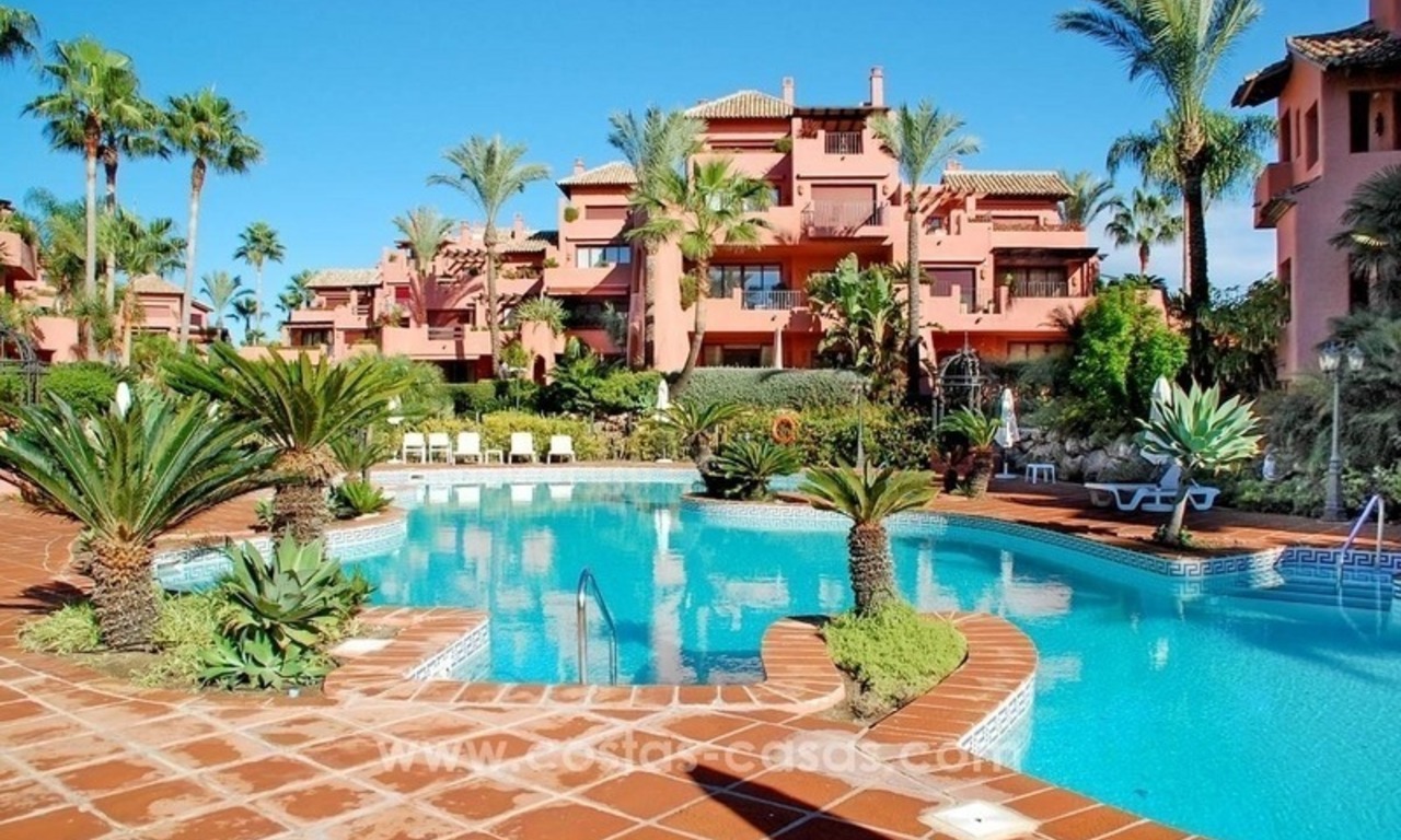 Apartamento de lujo en planta baja en venta, complejo en primera línea de playa, Nueva Milla de Oro, Marbella - Estepona 21