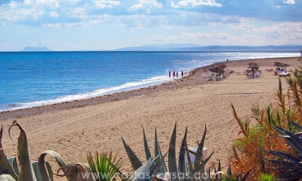 Apartamento en primera línea de playa a la venta, complejo situado frente al mar, Nueva Milla de Oro, Marbella - Estepona 22