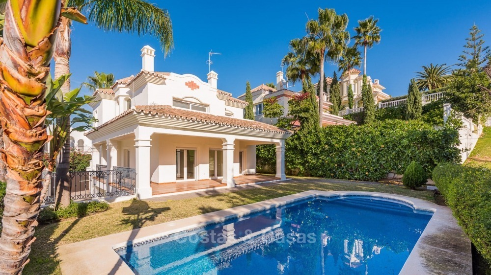 A la venta en San Pedro Marbella: Preciosa villa en primera línea de golf 10776