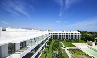 Complejo de apartamentos de estilo contemporáneo en venta en la Nueva Milla de Oro, entre Marbella y Estepona 21254 