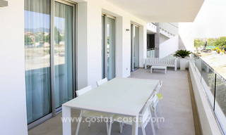 Complejo de apartamentos de estilo contemporáneo en venta en la Nueva Milla de Oro, entre Marbella y Estepona 21260 
