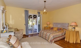 Una villa encantadora de 4 dormitorios en venta en la exclusiva comunidad privada de El Madroñal en Marbella - Benahavis, con excelentes vistas al mar 20