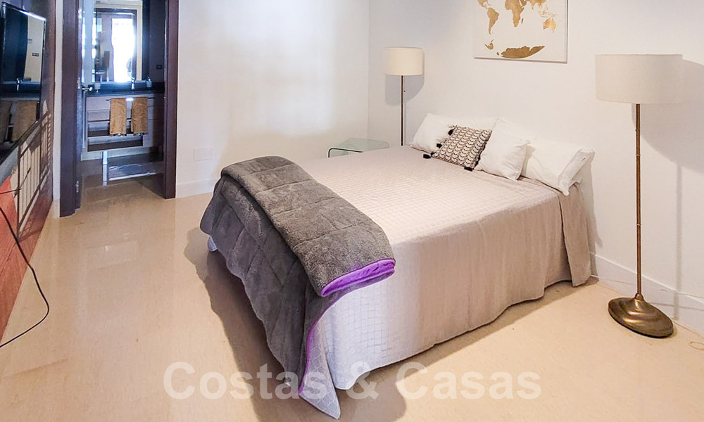 En venta en Marbella - Benahavís: Lujoso apartamento de estilo moderno en golf resort 52744