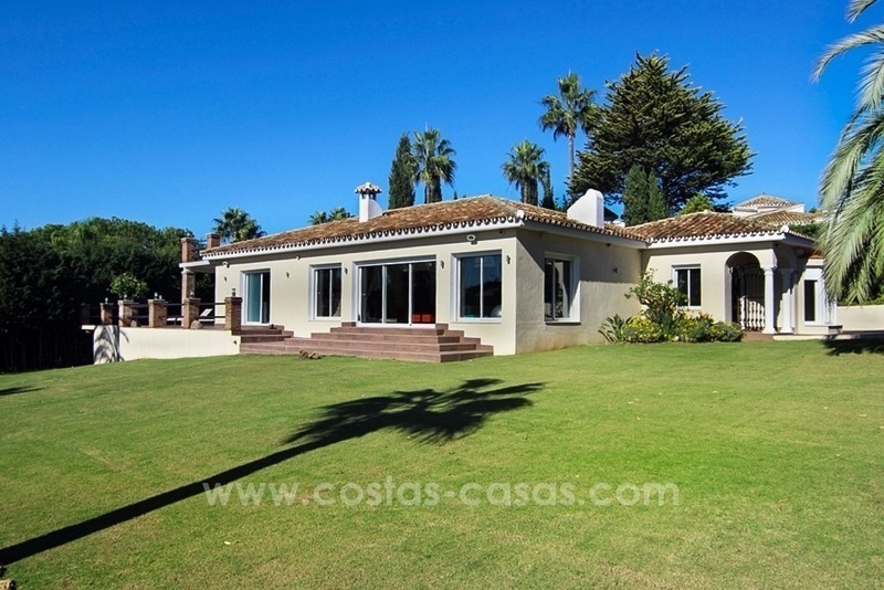 Villa en venta en la Nueva Milla de Oro, Marbella - Estepona