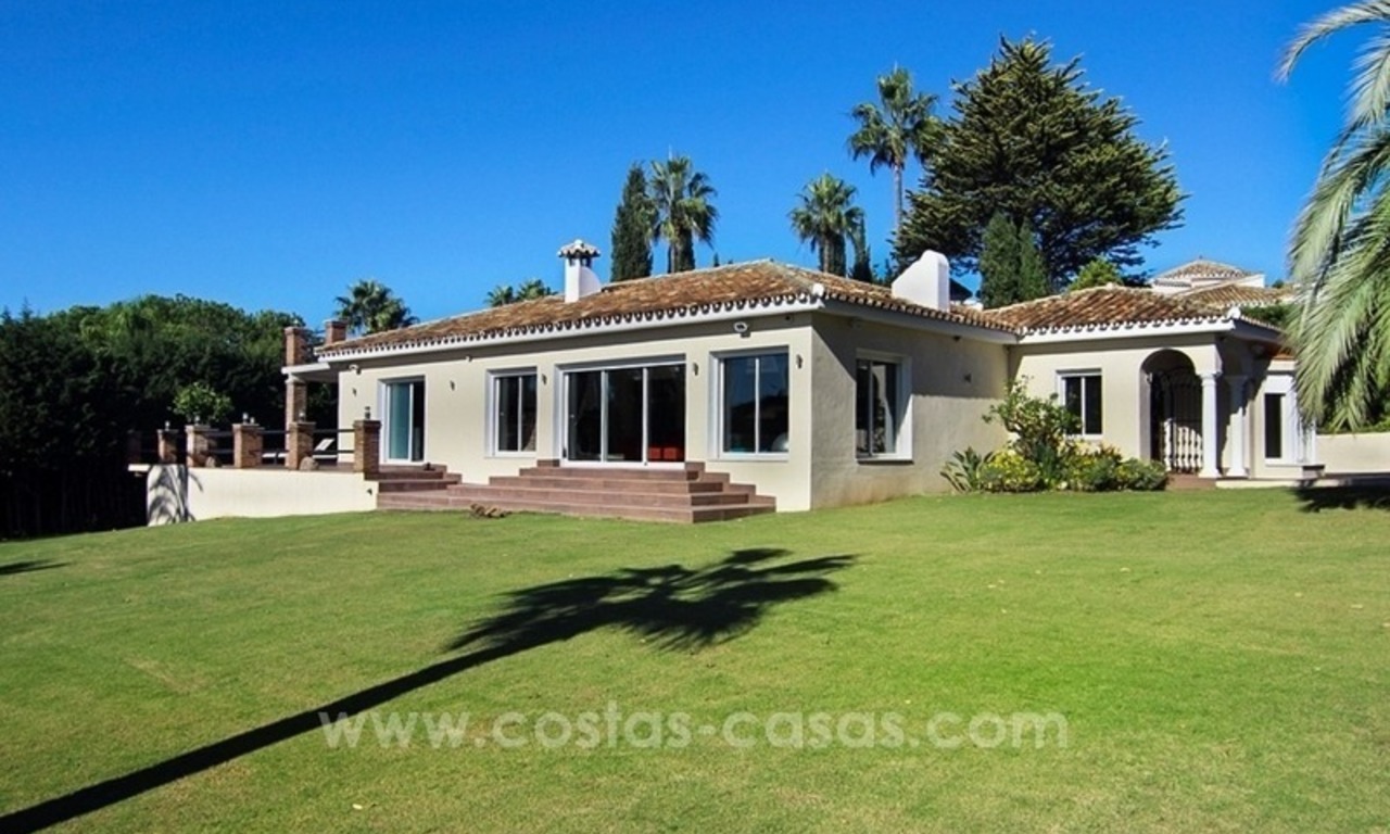 Villa en venta en la Nueva Milla de Oro, Marbella - Estepona 0