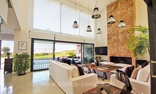 A la venta: Villa de diseño de calidad de primera clase en Benahavis - Marbella 3