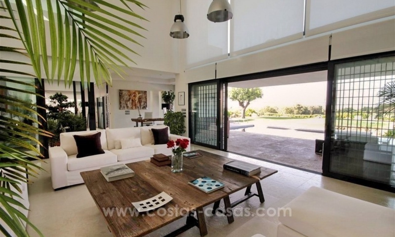 A la venta: Villa de diseño de calidad de primera clase en Benahavis - Marbella 4