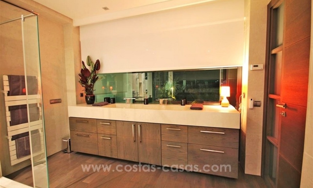 A la venta: Villa de diseño de calidad de primera clase en Benahavis - Marbella 19