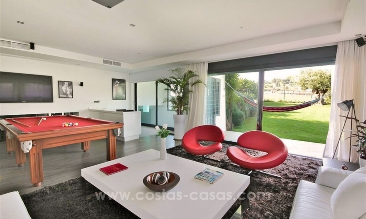 A la venta: Villa de diseño de calidad de primera clase en Benahavis - Marbella 12