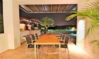 A la venta: Villa de diseño de calidad de primera clase en Benahavis - Marbella 25