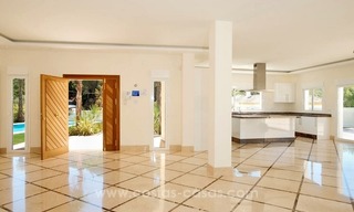 Villa de calidad moderna completamente renovada en venta en El Madroñal, Benahavis 3