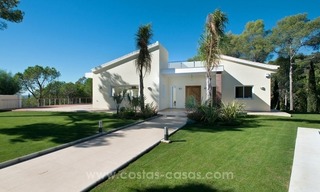 Villa de calidad moderna completamente renovada en venta en El Madroñal, Benahavis 16