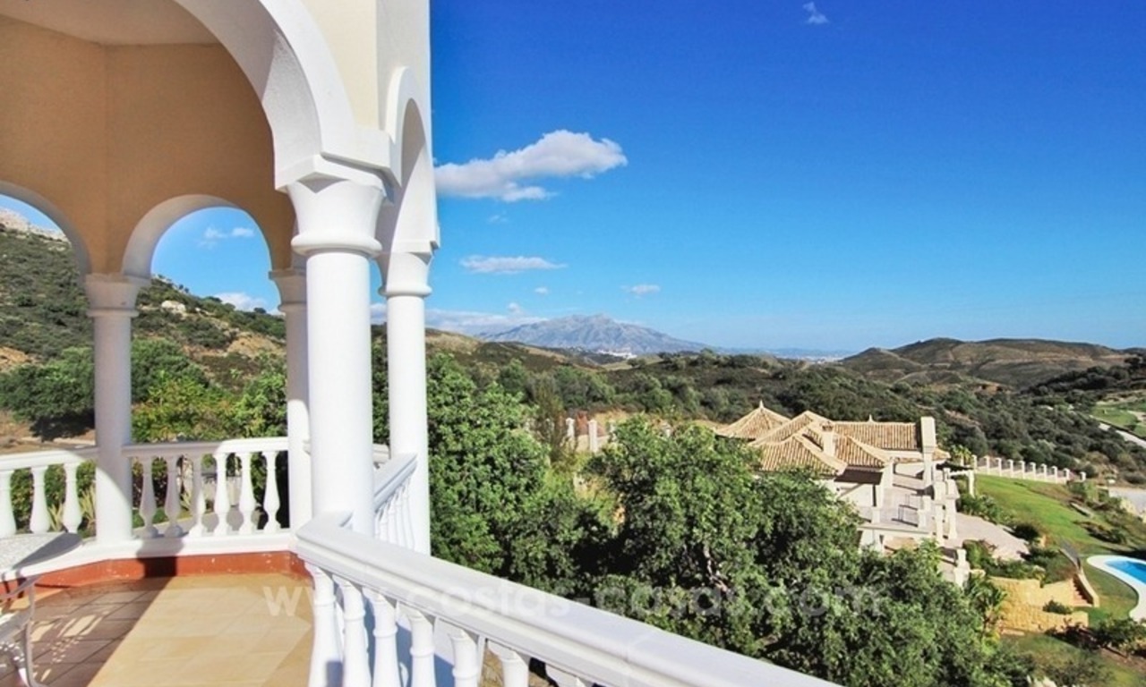 Belle villa de style classique à vendre dans le Complexe Marbella Club Golf 5