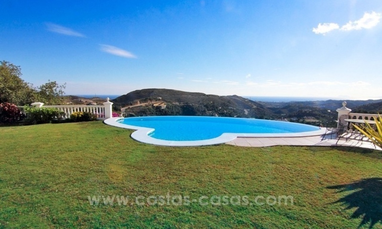 Belle villa de style classique à vendre dans le Complexe Marbella Club Golf 7