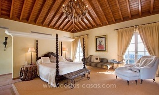 En venta: una lujosa y elegante villa clásica con las mejores vistas en El Madroñal - Benahavis 19