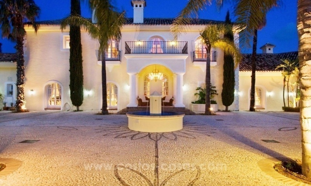 En venta: una lujosa y elegante villa clásica con las mejores vistas en El Madroñal - Benahavis 6
