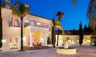 En venta: una lujosa y elegante villa clásica con las mejores vistas en El Madroñal - Benahavis 7