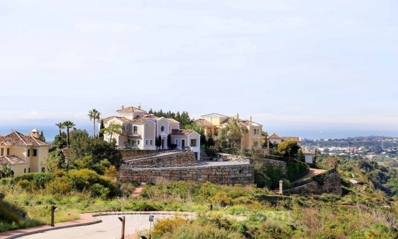 Villa de lujo totalmente renovada en venta en Estepona 0