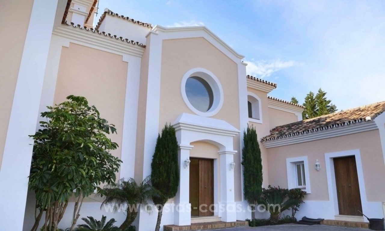 Villa de lujo totalmente renovada en venta en Estepona 9