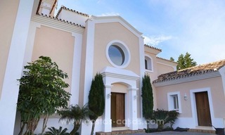 Villa de lujo totalmente renovada en venta en Estepona 9