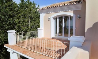 Villa de lujo totalmente renovada en venta en Estepona 40