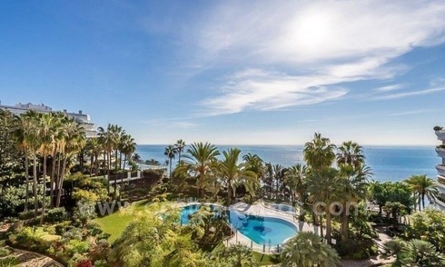 Gran apartamento de lujo en venta en Gran Marbella, frente a la playa del centro de Marbella 
