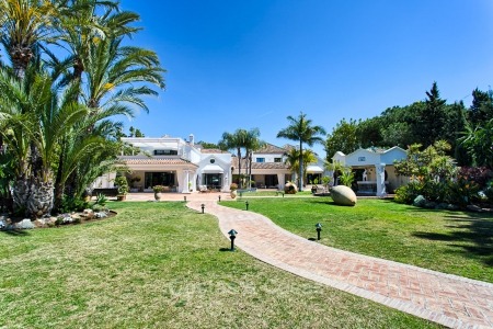 Espectacular cortijo villa junto a la playa en venta en Marbella 11137