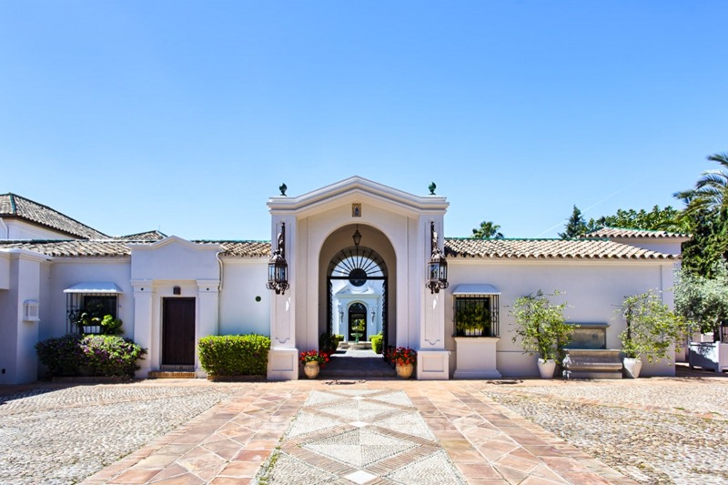Espectacular cortijo villa junto a la playa en venta en Marbella 11138 