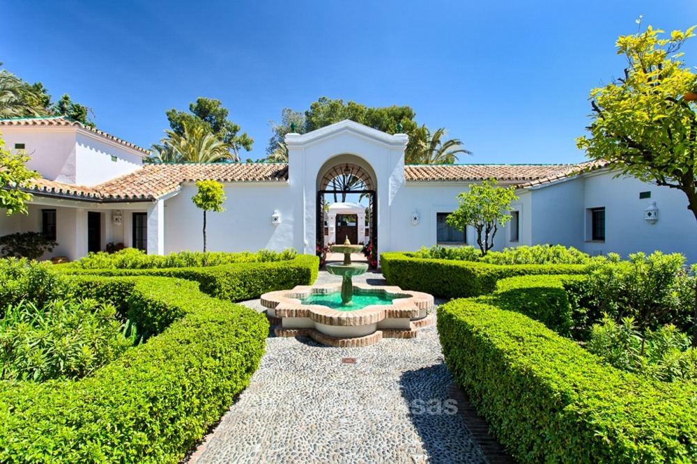 Espectacular cortijo villa junto a la playa en venta en Marbella 11144