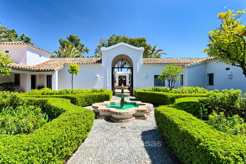 Espectacular cortijo villa junto a la playa en venta en Marbella 11144 