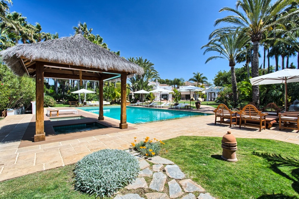 Espectacular cortijo villa junto a la playa en venta en Marbella 11151