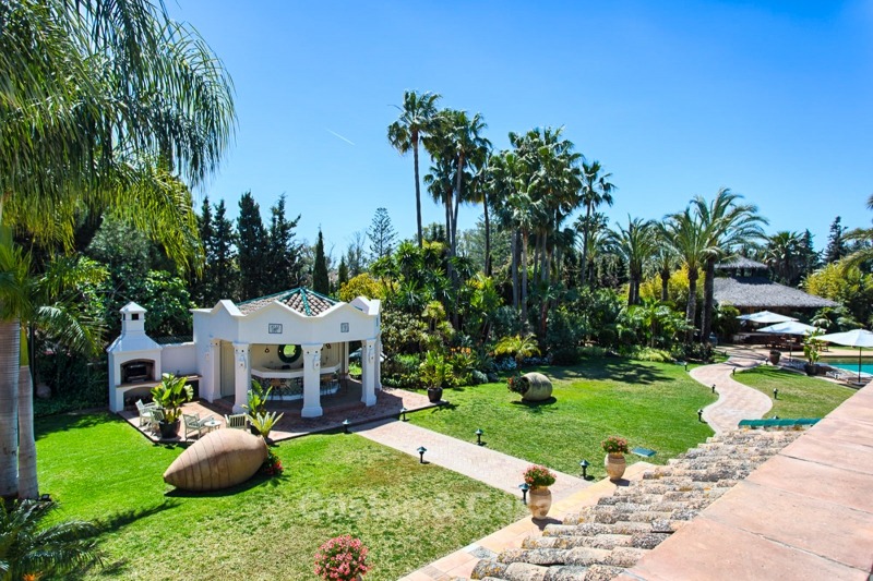 Espectacular cortijo villa junto a la playa en venta en Marbella 11158 