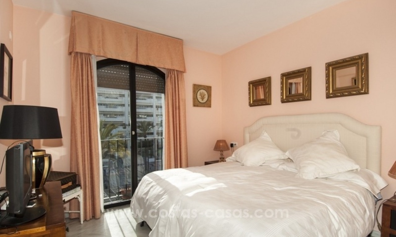 Apartamento en venta en el centro de Puerto Banús - Marbella 8