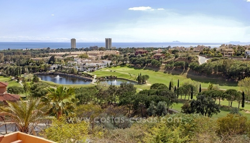 Apartamentos en primera línea de golf en venta en Marbella Este