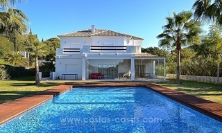 Villa moderna recién construida en venta en Elviria, Marbella Este 0