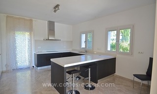 Villa moderna recién construida en venta en Elviria, Marbella Este 28