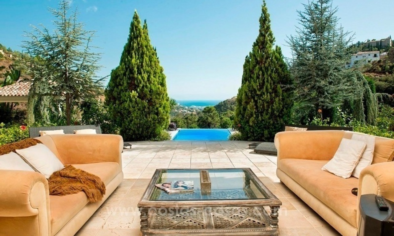 Una cómoda villa moderna con excelentes vistas al mar a través de un valle verde,El Madroñal, Benahavis - Marbella 4