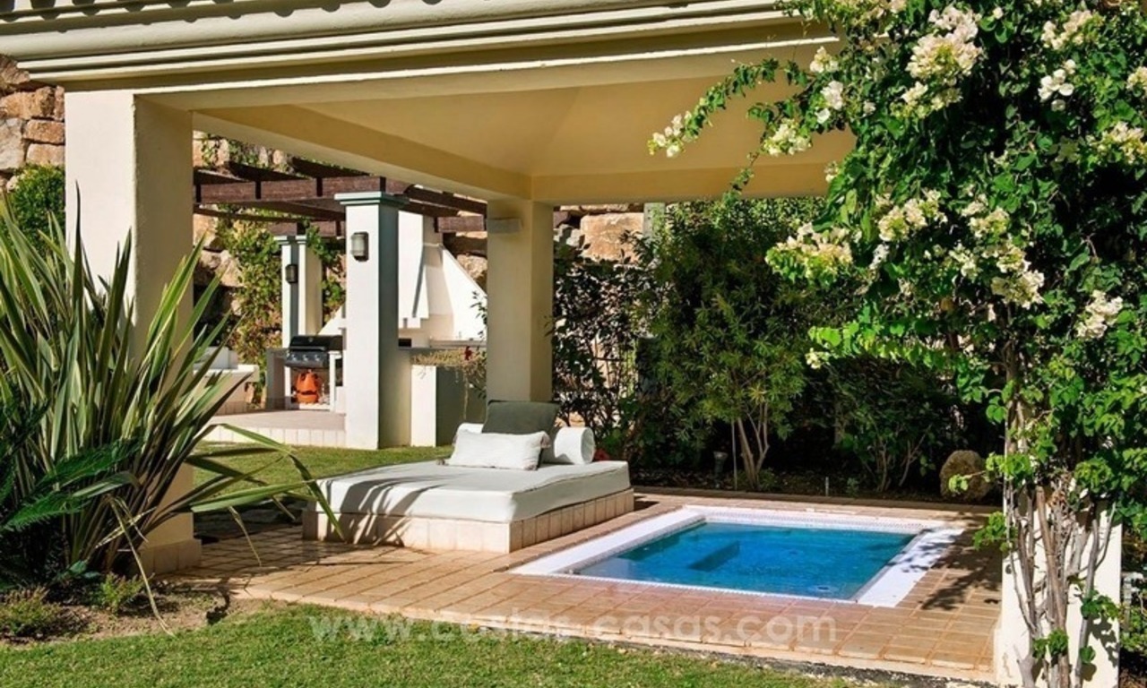 Una cómoda villa moderna con excelentes vistas al mar a través de un valle verde,El Madroñal, Benahavis - Marbella 3